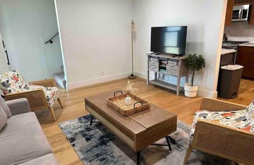 McNeil House | Sleeps 12, Fast Wi-Fi, EV Charger, Remote Worker