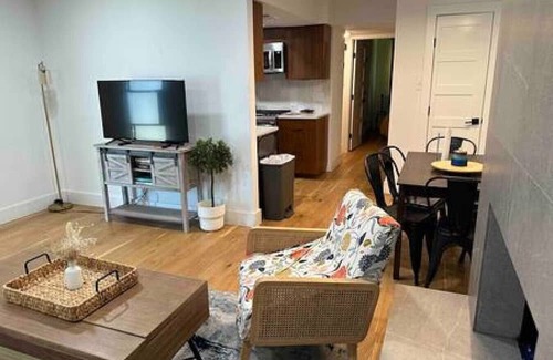 McNeil House | Sleeps 12, Fast Wi-Fi, EV Charger, Remote Worker