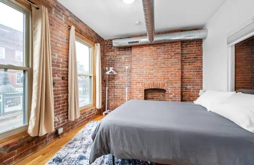 Downtown Buffalo Apartment | Newly remodeled Allentown flat