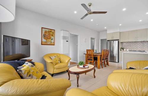 Dromana House | Dromana Seaside - 2 bedroom - Only 500m to the beach and shops