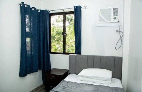 Imus Apartment | Gibbz Apartelle (Unit 206)