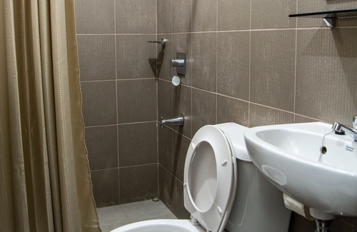 Imus Apartment | Gibbz Apartelle (Unit 206)