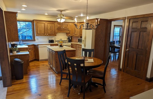 Ronks House | Large 5 BR home, Views of Amish farmland and Strasburg Railroad