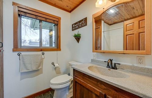 Holcombe Cabin | Waterfront Holcombe Getaway w/ Game Room!