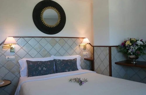 Talarn Apartment | Apartment 'Lola 204' with Mountain View, Wi-Fi and Air Conditioning