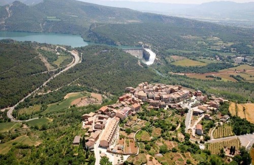 Talarn Apartment | Apartment 'Lola 204' with Mountain View, Wi-Fi and Air Conditioning