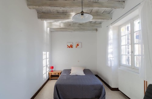 Savignac-Ledrier House | Holiday Home 'La Maisonnette D'antan' with Mountain View, Shared Garden and Wi-Fi