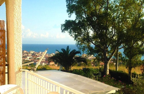 Falerna Apartment | Holiday Apartment "Trilocale 33 Residence La Giungla" with Sea View, Shared Pool & Wi-Fi