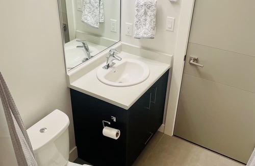 Colwood House | One bedroom suite in Royal Bay