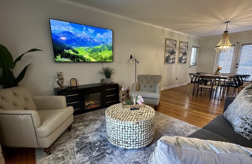 Northeast Raleigh House | Luxurious-Stylish Modern Home Close to Downtown Raleigh!