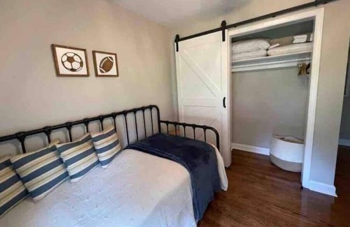 Floyd House | ⭐️New Listing 20% Discount!⭐️ Recently renovated house in the Town of Floyd