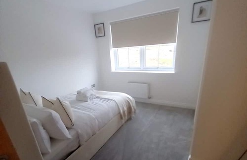 Crawcrook House | Beautifully presented 3 bedroom house. 5 miles from Newcastle city centre.