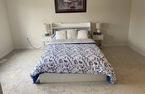 Thorold House | Cozy Niagara Retreat