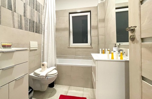 Tractorul Apartment | Bella Vista Red Apartment