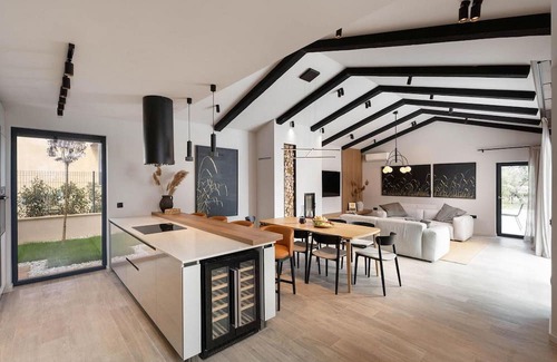 Kadumi House | Villa Pedena, modern villa for 8 guests with pool and wellness only 6 km from the town of Porec and