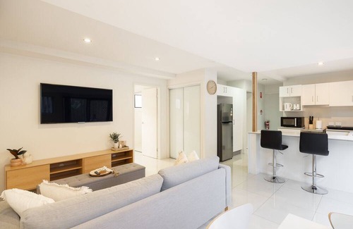 Sunnybank Apartment | Entire 1 Bedroom Place, Restaurants and Train! 21441O