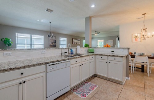 Wetmore House | Luxury Home with Hot-Tub & Patio by 6Flags & Seaworld