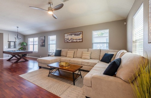 Wetmore House | Luxury Home with Hot-Tub & Patio by 6Flags & Seaworld