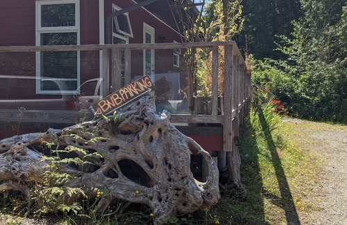 Tofino House | Salal Forest - Cottage 10 minutes walking distance from the beach. Dog friendly