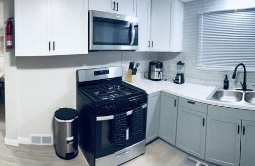 Muncie House | Cozy home with easy access to Ball State, IU Memorial, and all local attractions