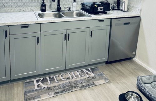 Muncie House | Cozy home with easy access to Ball State, IU Memorial, and all local attractions