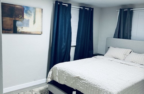 Muncie House | Cozy home with easy access to Ball State, IU Memorial, and all local attractions