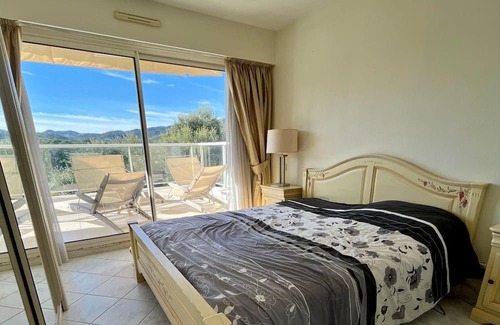 Mandelieu-La-Napoule Apartment | Lovely spacious nest with pool