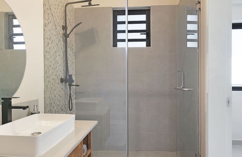 Pereybere Apartment | One Bay Penthouse - Two Bedroom Apartment, Sleeps 4