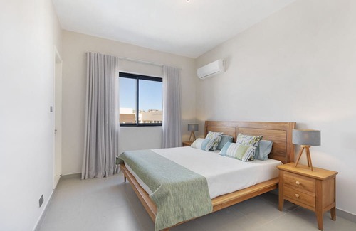 Pereybere Apartment | One Bay Penthouse - Two Bedroom Apartment, Sleeps 4