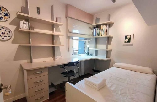 Zaragoza Apartment | The Elegance of the Center