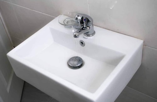 Harare House | Cosy home near airport comfy beds family friendly entire house
