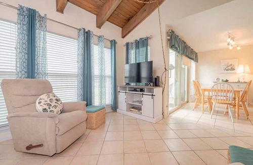 Sailhouse Condo | Bayfront Shores Summa