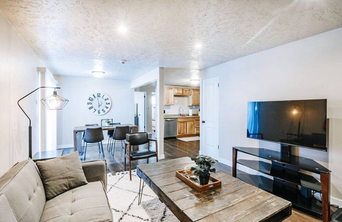 Salt Lake City Apartment | Mr Sunny: Entire home in Salt Lake City, Utah 2 Bed 1 Bath