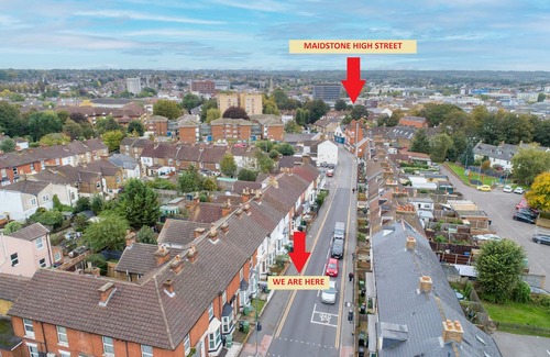 Maidstone Bed & Breakfast | Maidstone 1Bed Flat - Fast Wi-Fi-Hot Tub