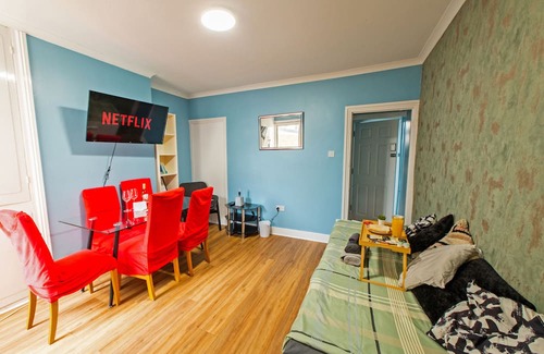 Maidstone Bed & Breakfast | Maidstone 1Bed Flat - Fast Wi-Fi-Hot Tub