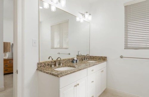 Laguna Beach Estates House | Laguna Beach: 4BR 4BA sleeps 12. Spacious townhouse for your perfect getaway.