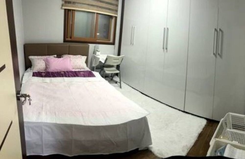 Pyeongtaek Apartment | Opp walk-in gate Cp Humphreys, Int'l restaurants & health institutions.