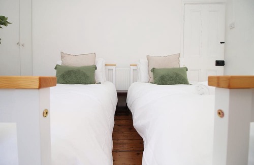 Roath House | Charming Retreat on Lily Street