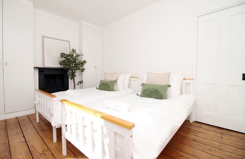 Roath House | Charming Retreat on Lily Street