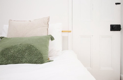 Roath House | Charming Retreat on Lily Street