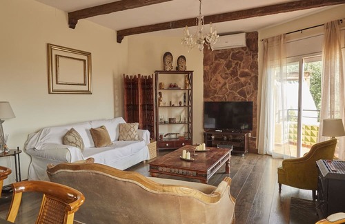 Olivella House | Holiday Home "Vila Allegra" with Mountain View, Private Pool & Wi-Fi