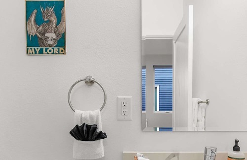 Capitol Hill Apartment | Meleys' Crimson Keep: Driftmark's Suite