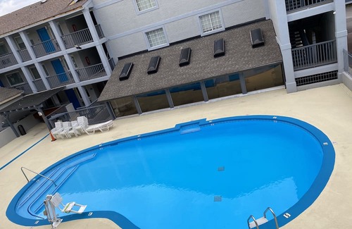 Merry Oaks Hotel | Red Lion Inn & Suites Nashville Airport