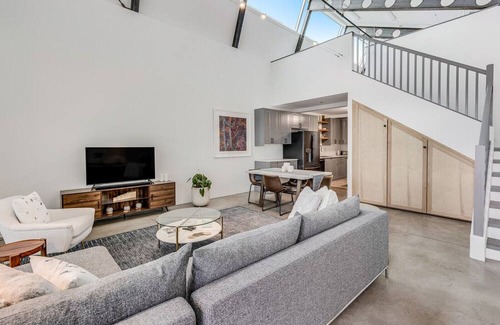 Emma Condo | Chic Modern Living in Basalt. Artist studio optional and pet friendly!