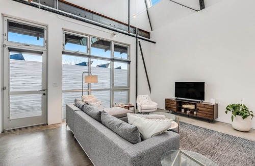 Emma Condo | Chic Modern Living in Basalt. Artist studio optional and pet friendly!