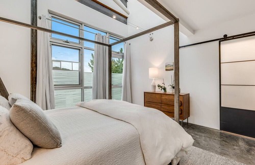 Emma Condo | Chic Modern Living in Basalt. Artist studio optional and pet friendly!