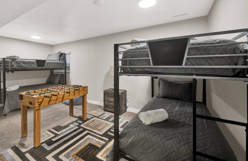 Canyon Rim House | New Listing! Comfy, Convenient, Clean, SHOP, SKI, DINE, HIKE, Free Ski Rental & Activities Included!