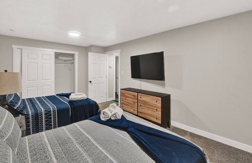 Canyon Rim House | New Listing! Comfy, Convenient, Clean, SHOP, SKI, DINE, HIKE, Free Ski Rental & Activities Included!
