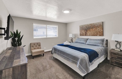 Canyon Rim House | New Listing! Comfy, Convenient, Clean, SHOP, SKI, DINE, HIKE, Free Ski Rental & Activities Included!
