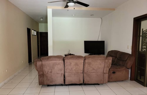 Managua House | Casa Entera con Alberca en las Colinas Managua, Apta Para Familias